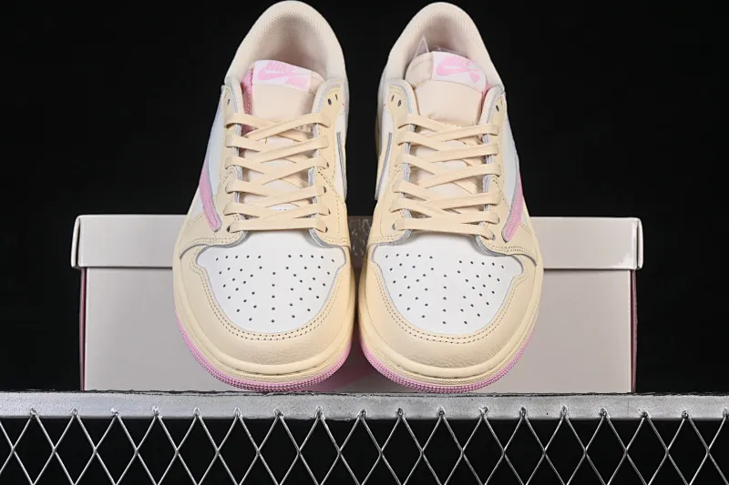 All categories Air Jordan Jordan series basketball shoes Air Jordan 1 Low OG version Travis Scott x Air Jordan 1 Low OG AJ1 Joe 1 undercut low IQ7604-100